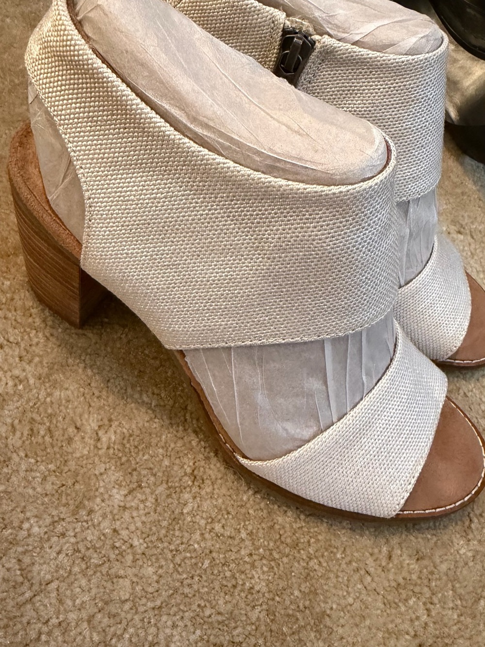 Tom’s Womens Cream Open-Toe Block Heel Sandals